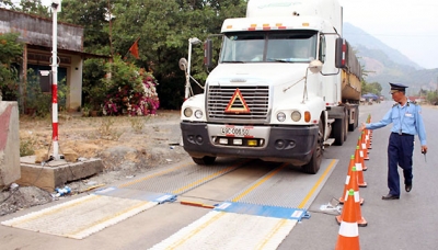 Lâm Đồng tước 334 giấy phép lái xe do chở quá tải trọng